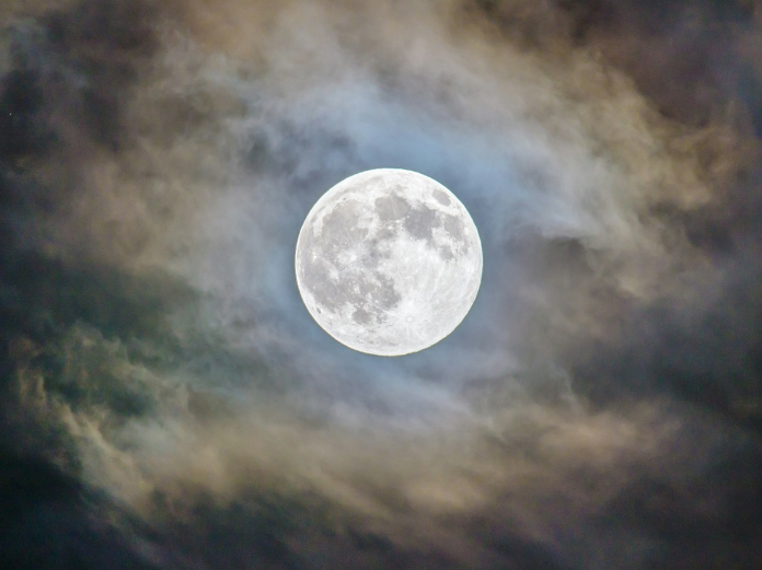 満月