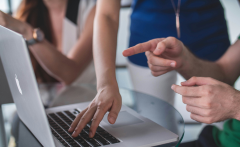 講師に講評してもらっている生徒